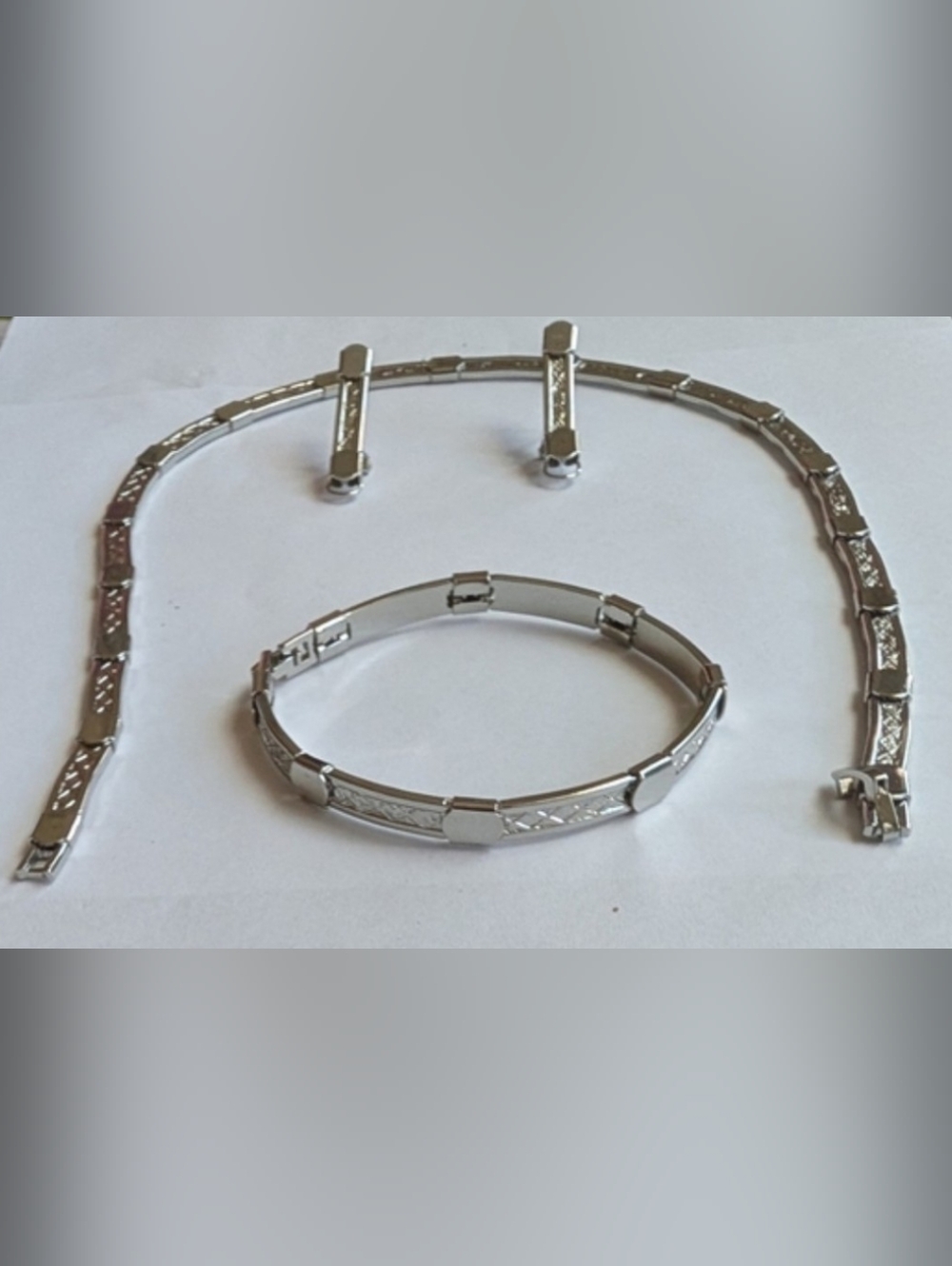 Source Unknown Silver Tone Bracelet and Necklace Set